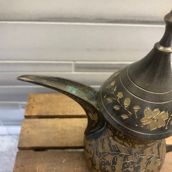 Vintage Brass Turkish Teapot Ewer with Lid and Long Spout - Picture 3 of 6